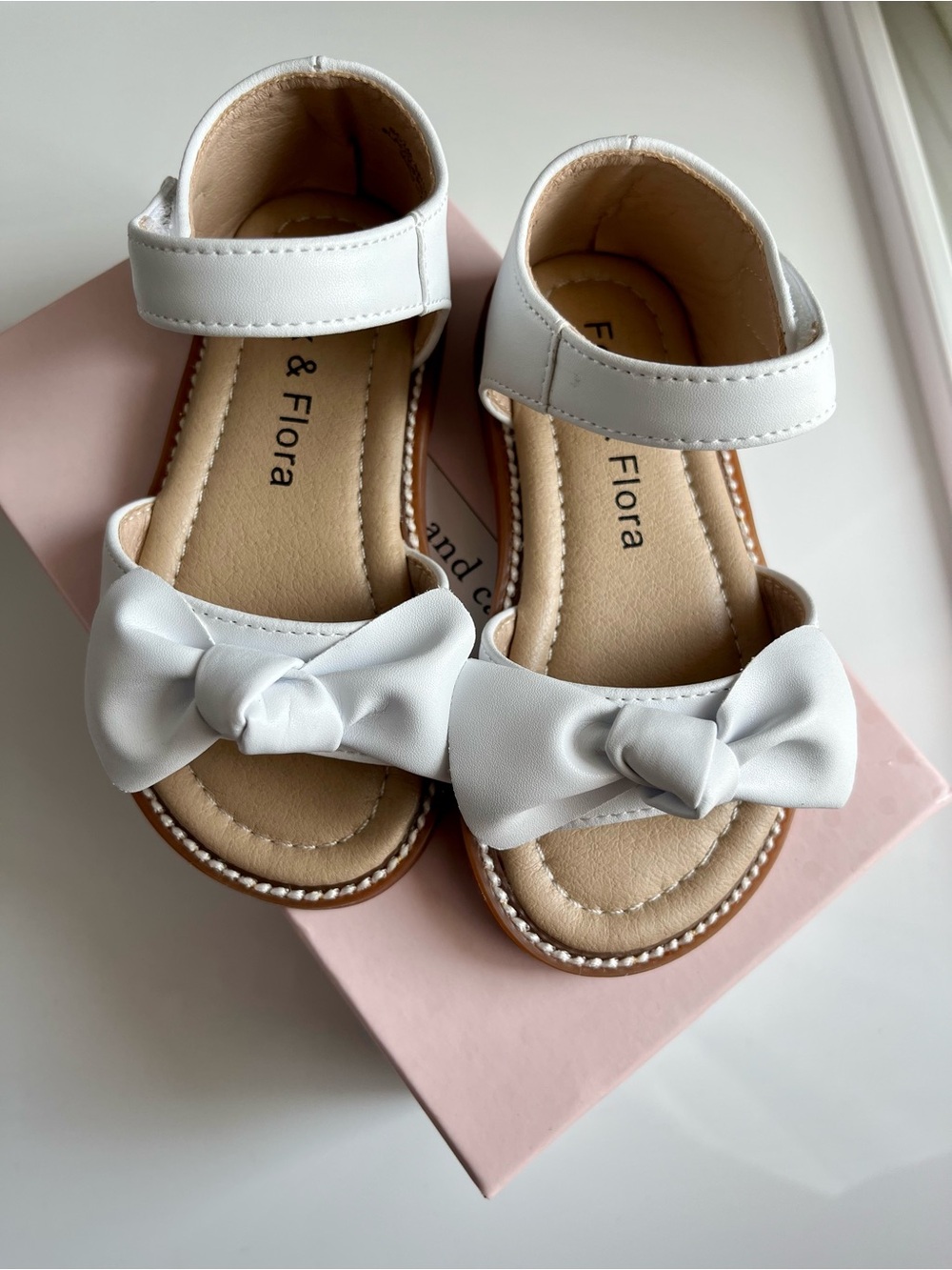 cupcakes & cashmere Kids White Bow Sandals with Ankle Strap